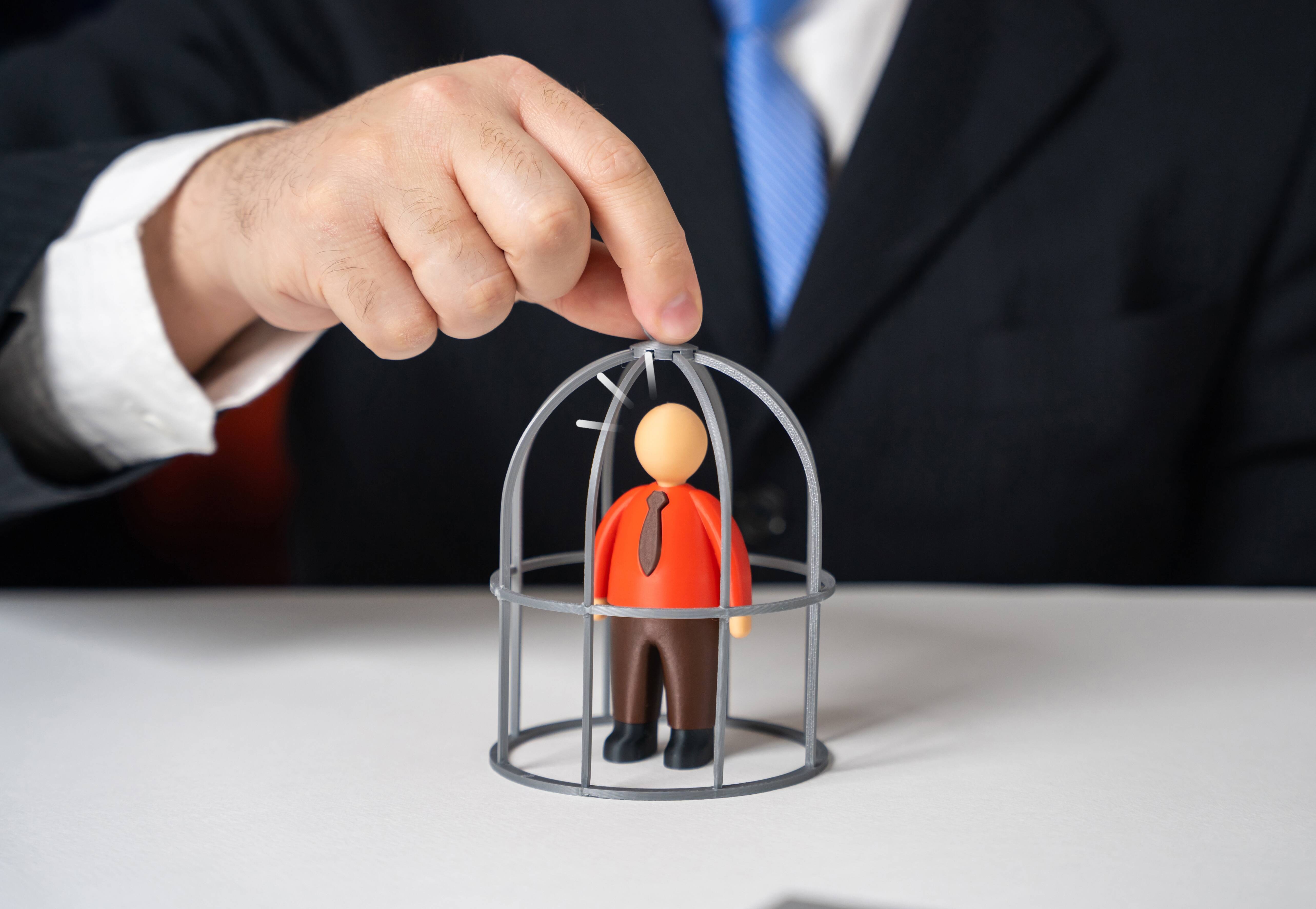 ¿Suspensión de empleo y sueldo en fin de semana?